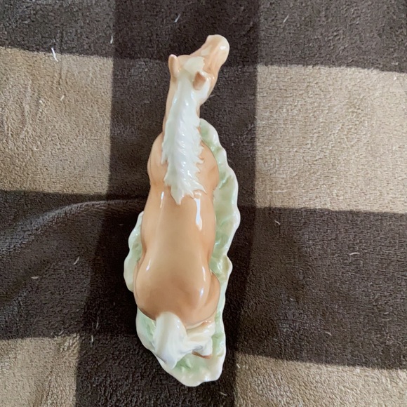 Goebel porcelain horse on grass - Picture 6 of 7